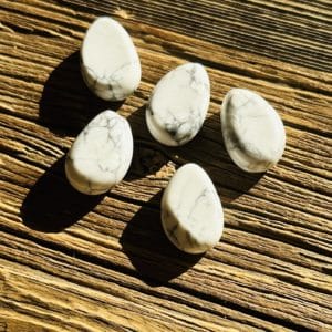 Pendentifs pierres percées - 12 pierres au choix - Howlite