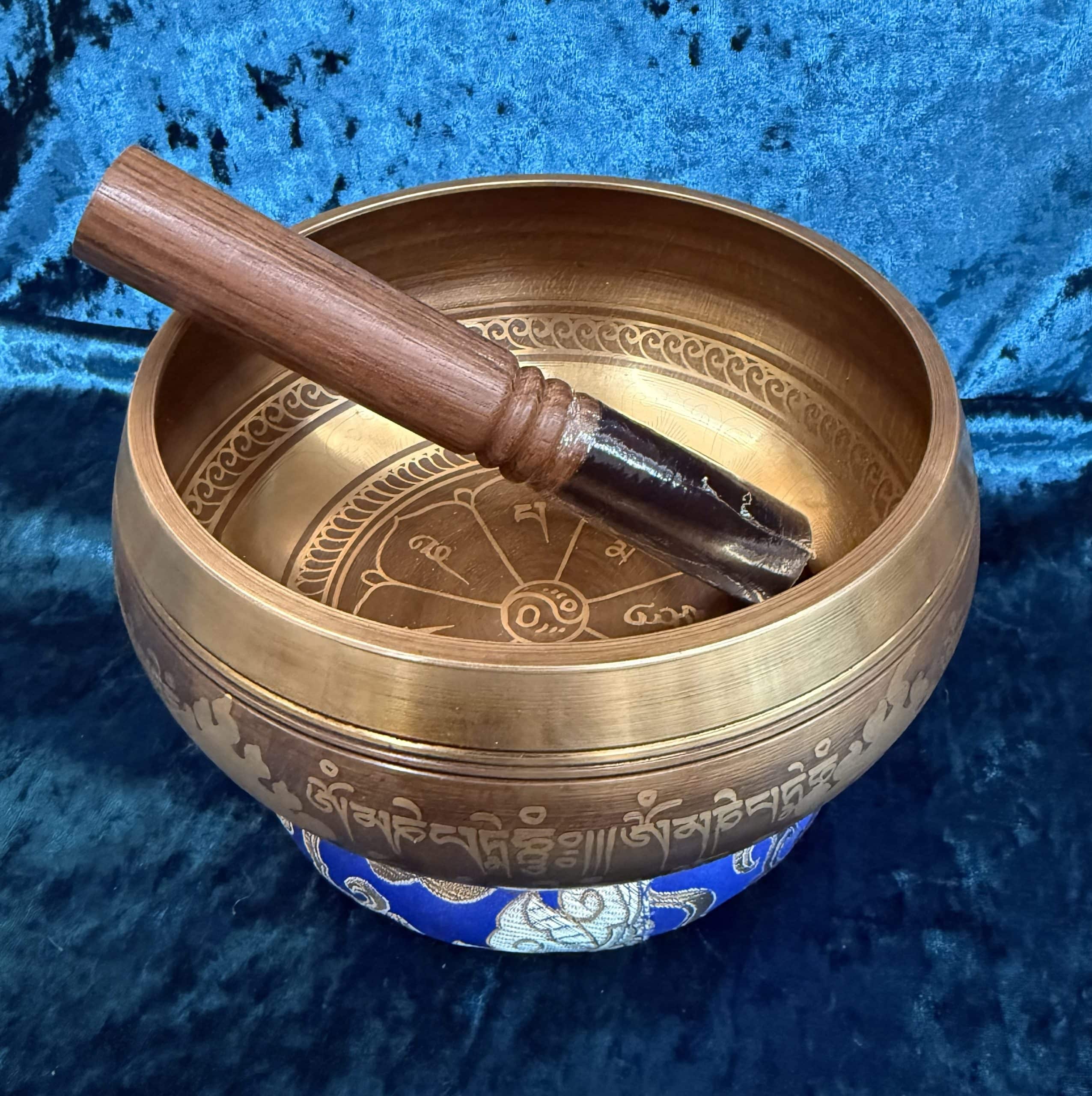 Grand Bol Chantant Tibétain – 17 cm – Laiton