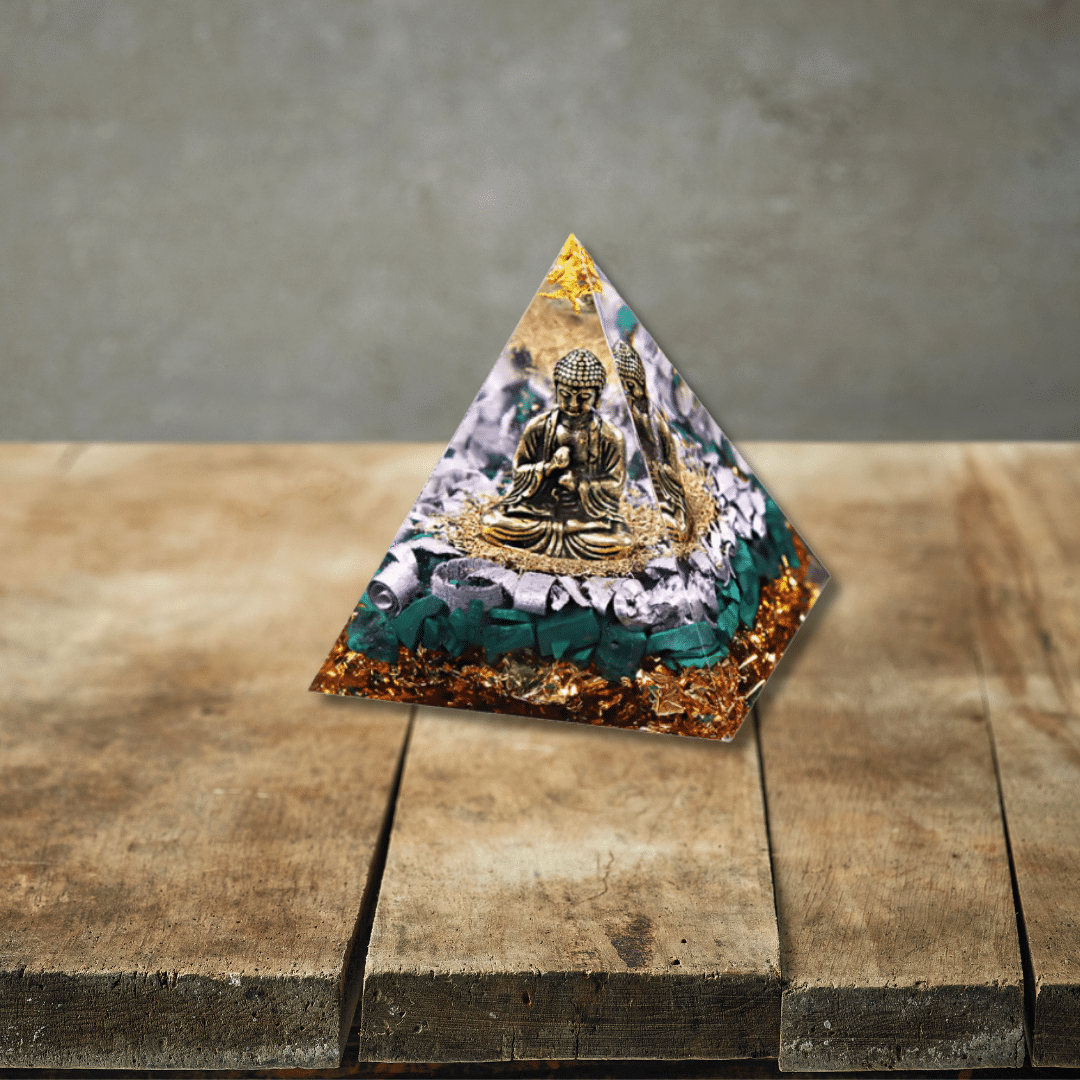 Pyramide « Bouddha Malachite – Ancrage & Protection » – 6 cm