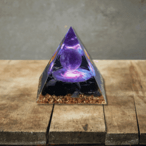 Pyramide « Galaxie Obsidienne & Améthyste – Protection & Élévation Spirituelle » – 6 cm