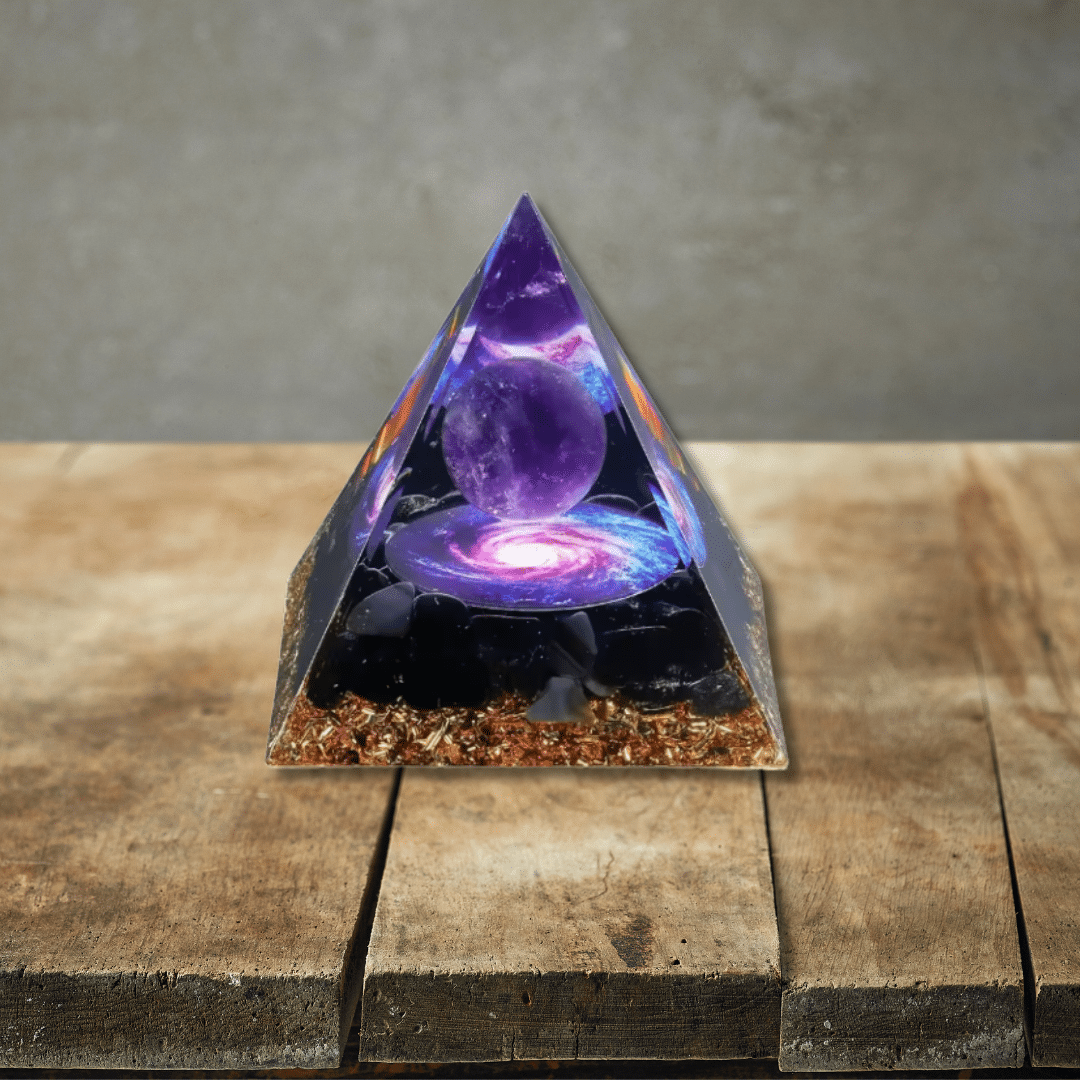 Pyramide « Galaxie Obsidienne & Améthyste – Protection & Élévation Spirituelle » – 6 cm