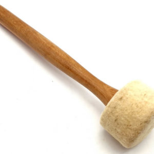 Maillet feutré pour gong & bol chantant – 24 cm (bois, feutrine)