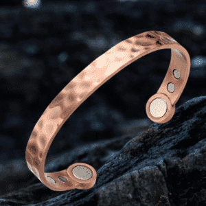 Bracelet en cuivre martelé – 6 aimants • ajustable