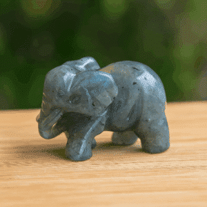 Éléphant en Labradorite – Protection & Intuition