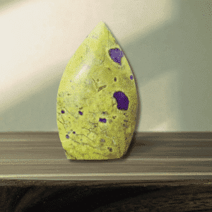 Serpentine & Stichtite – Forme Libre “Atlantisite” – 114g / 82mm