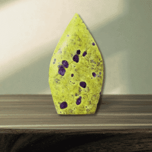 Serpentine & Stichtite – Forme Libre “Atlantisite” – 125g / 94mm