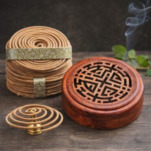 Brûleur d’encens spirales en bois + encens offerts