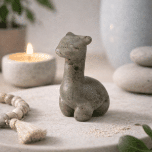 Lama en Labradorite – Protection & Intuition