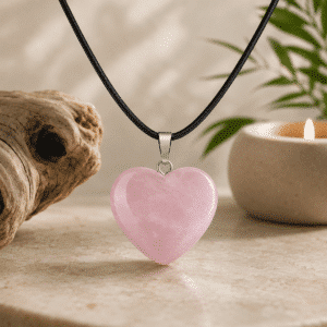 Pendentif Cœur en Quartz Rose avec cordon ciré noir