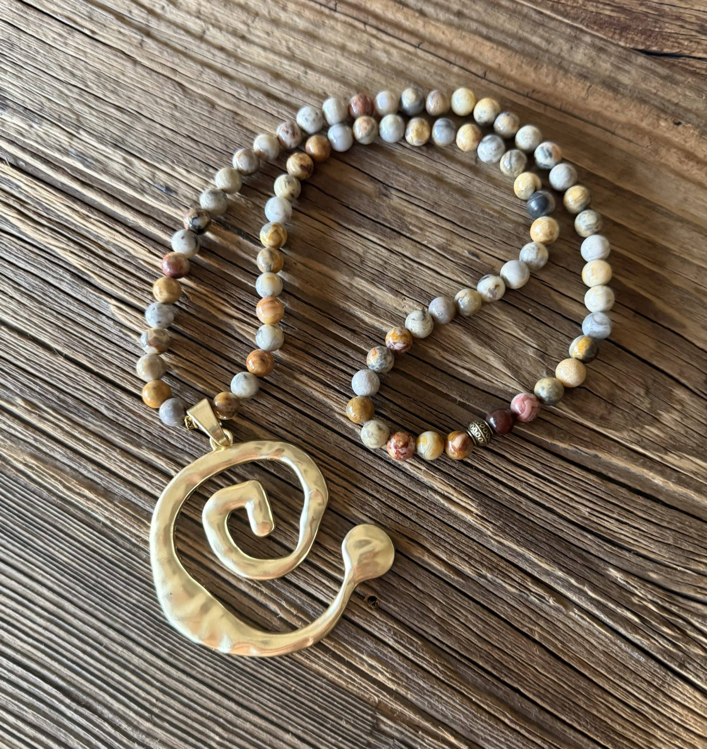 Collier en Agate Crazy Lace & Spirale dorée – Pièce unique