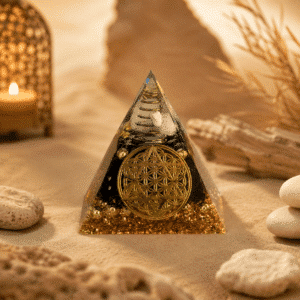 Pyramide Orgonite « Temple d’Or » – Obsidienne & Quartz Clair – Fleur de Vie & Sceau de Salomon – 6 cm
